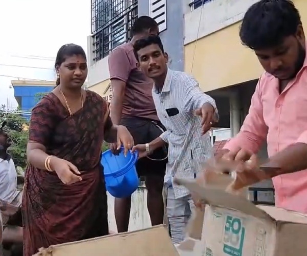 Who is this Woman and Relief materials were distributed in Tambaram Area due to Chennai Rain Who is this Woman and Relief materials were distributed in Tambaram Area due to Chennai Rain