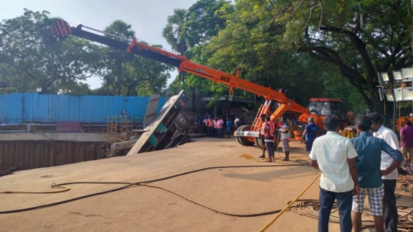 Is still people trapped at Chennai Velacherry Building collapsed spot after 2 body secured, rescue team explains 