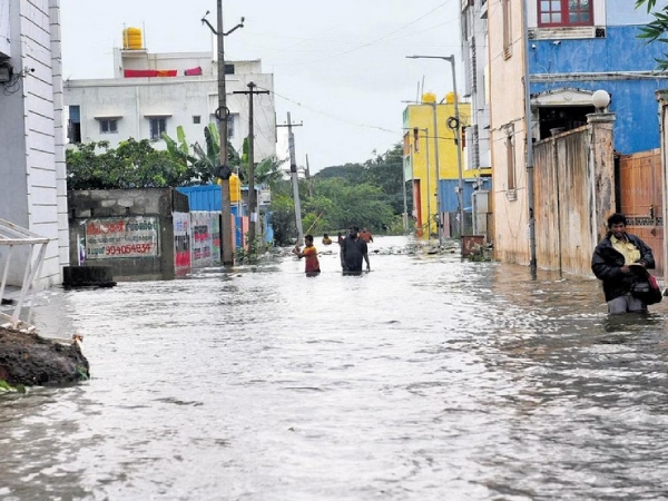 Rain and flood in Chennai! What should the opposition leader Edappadi Palaniswami have done? Rain and flood in Chennai! What should the opposition leader Edappadi Palaniswami have done?