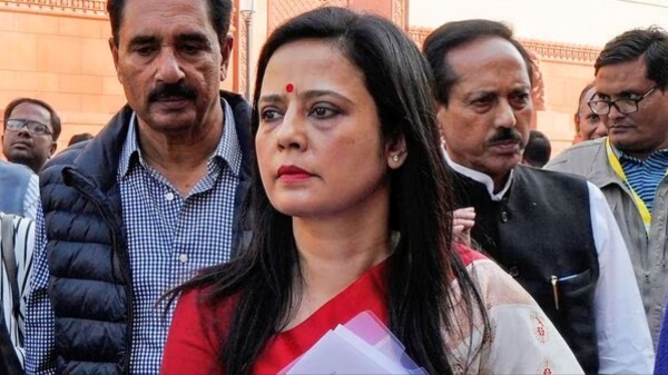 TMC leader Mahua Moitra approach Supreme Court against Expulsion From parliament TMC leader Mahua Moitra approach Supreme Court against Expulsion From parliament