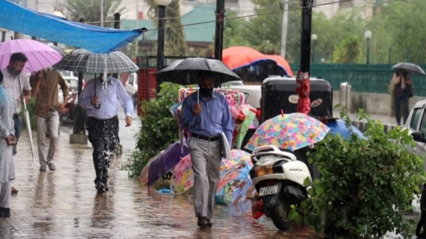 Private met researcher Hemachandran said next round of rain will start at night. 