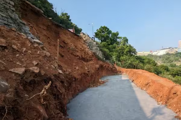 Cyclone michaung damage Landslide on Tiruttani Temple Devotees not allowed to mountain path 