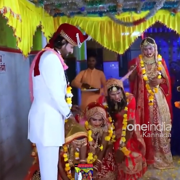 Young man gets married with 4 woman in a same time, video goes viral on social Media Young man gets married with 4 woman in a same time, video goes viral on social Media