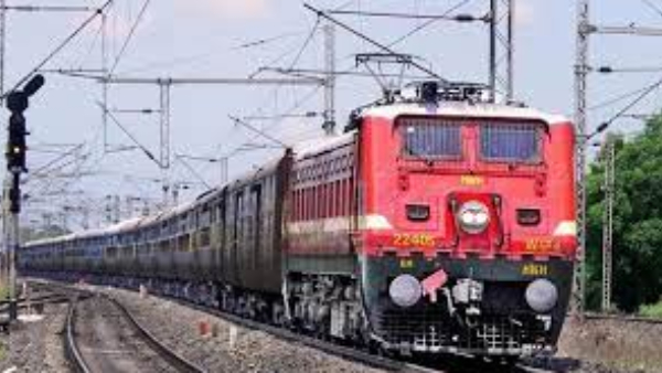 Heavy rain in Tirunelveli, Tuticorin stops buses and trains