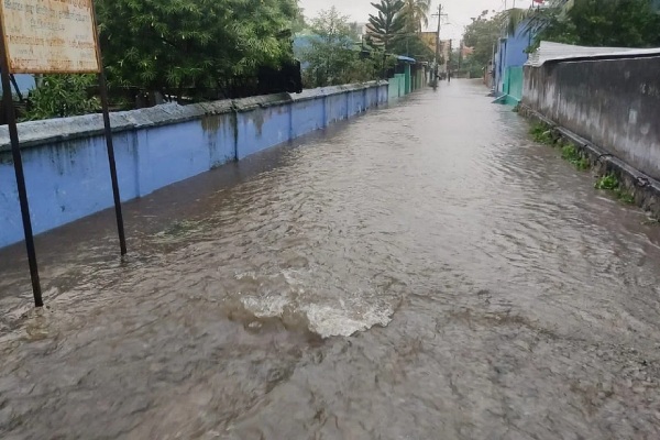 Heavy rain Flooded Tirunelveli Junction Nellai - Chennai Vande Bharat train cancelled