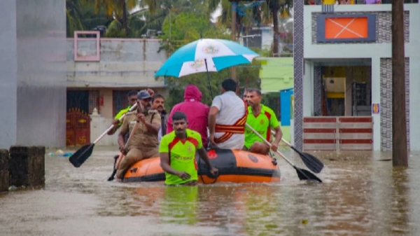 As heavy rain continue in Southern tamil nadu, people are rescued in boat