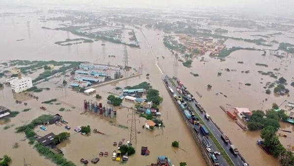 Trains cancelled due to flood in 4 districts including Nellai tuticorin Trains cancelled due to flood in 4 districts including Nellai tuticorin