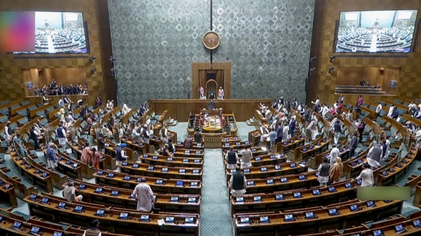 50 mps suspended today, 142 MPs suspended from lok sabha and rajya sabha 