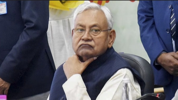 Bihar CM Nitish Kumar lost his cool over use of English instead of Hindi
