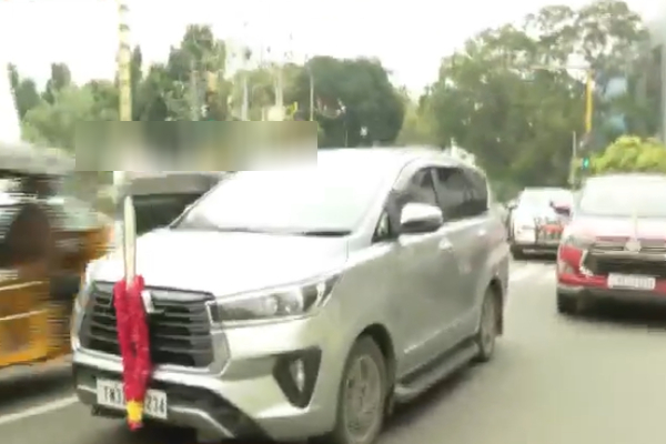 Minister Ponmudi started to Chennai HC without National Flag 