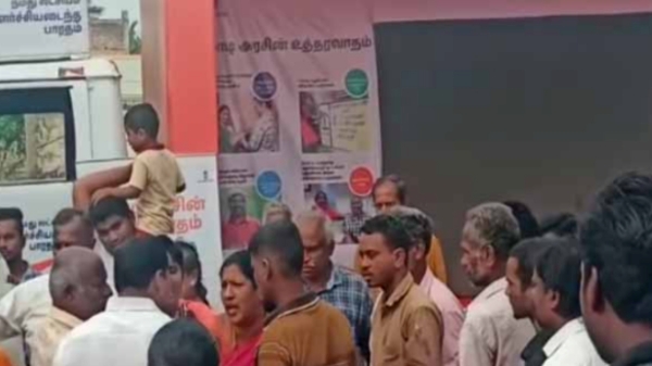 Vellore BJP women workers hit themselves in slippers 