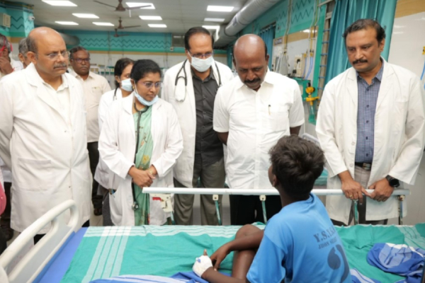 Ma.Subramanian announced free treatment in a private hospital for the victims of ammonia gas leak Ma.Subramanian announced free treatment in a private hospital for the victims of ammonia gas leak