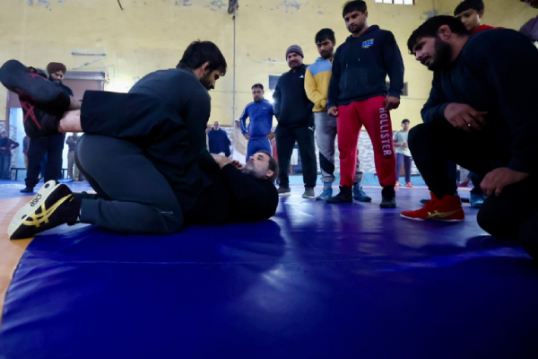 Rahul Gandhi and Bajrang Punia practising wrestling on a mat in Haryana Rahul Gandhi and Bajrang Punia practising wrestling on a mat in Haryana