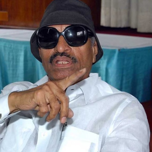 Vijayakanth threatens Vattal Nagaraj in Mysore 