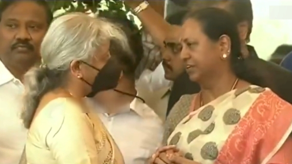 Minister Nirmala Sitharaman on behalf of the Union Govt pays tributes to the Mortal remains of DMDK leader Vijayakanth 