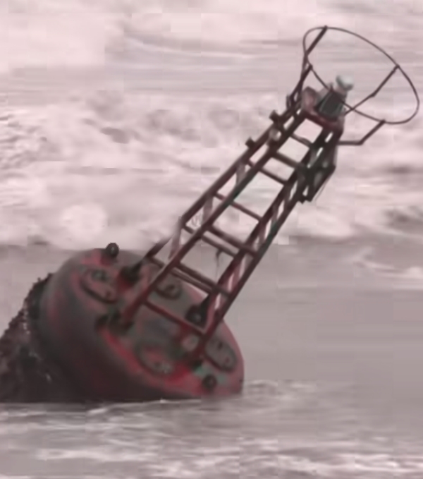 Mick jam cyclone: Buoy device was blown into the Kasimedu area of Chennai due to rough seas 