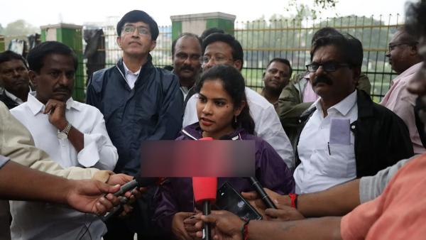 Mayor Priya talked to the people directly who are affected by the Chennai flood 