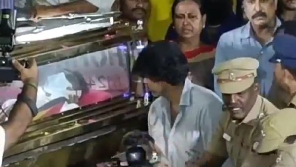 actor-vijay-suddenly-turned-and-at-the-face-of-vijayakanth-and-emotion-personnaly actor-vijay-suddenly-turned-and-at-the-face-of-vijayakanth-and-emotion-personnaly