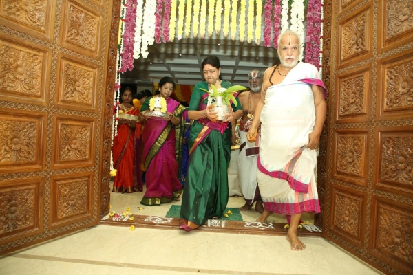 Edappadi Palaniswami led aiadmk party has become weak?