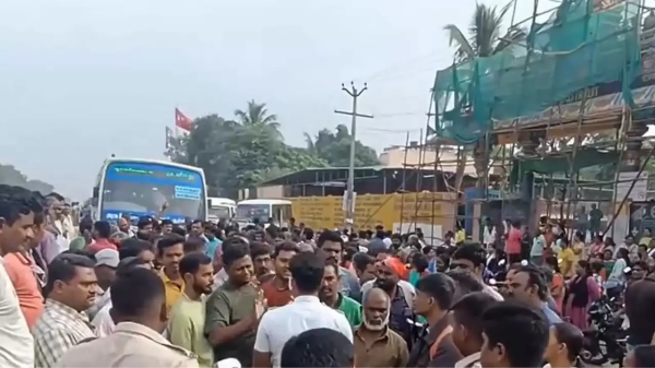 Omni bus drivers protest in CMBT opposing to move to Kilambakkam bus stand 