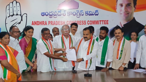  Andhra Elections: Congress begins receiving applications with Donations 