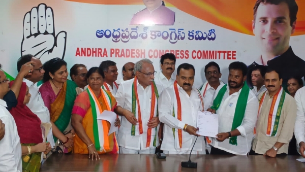  Andhra Elections: Congress begins receiving applications with Donations 