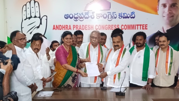  Andhra Elections: Congress begins receiving applications with Donations 
