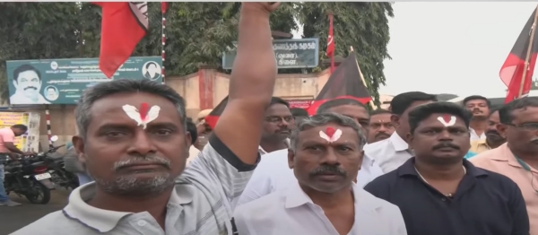 ADMK workers union accuse that Tempo drivers run Goverment bus due to strike 