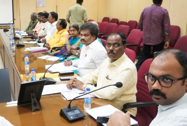 Jayalalitha to Stalin; Who is responsible for the strike of transport workers?