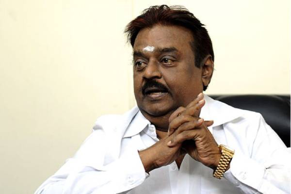 Vijayakanth attacks Organiser who cheats money 