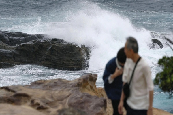 Strong earthquake hits in Japan Tsunami alert issud for North korea Russia 