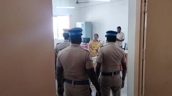 Police conducts raid in salem periyar university regards VC Jaganathan case