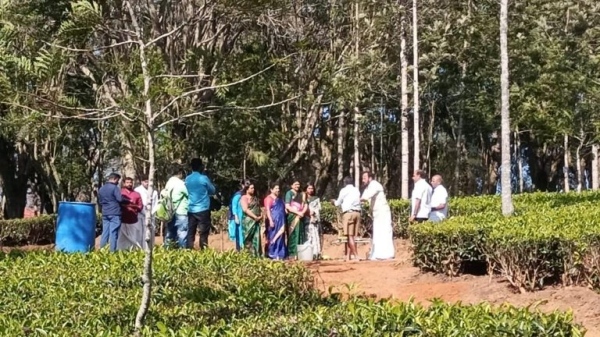 Sasikala laid foundation stone to construct jayalalitha memorial hall in kodanad estate Sasikala laid foundation stone to construct jayalalitha memorial hall in kodanad estate