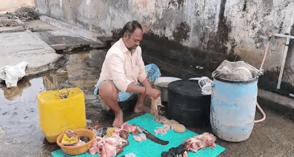 Vaniyambadi Mutton Shop and old meat sales issue auto driver argument with Tirupattur shop owner