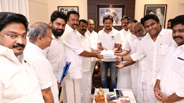 Congress mlas met Udhayanidhi Stalin in person have donated their 1 month salary to the rain and flood relief fund Congress mlas met Udhayanidhi Stalin in person have donated their 1 month salary to the rain and flood relief fund