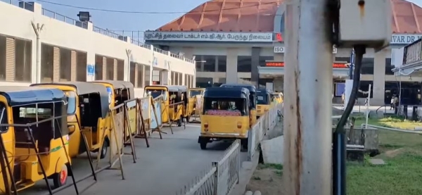 Koyambedu bus station auto drivers are worried as passengers are not come 