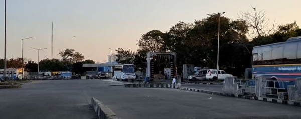 Koyambedu bus station auto drivers are worried as passengers are not come 