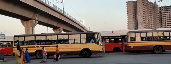 Koyambedu bus station auto drivers are worried as passengers are not come 