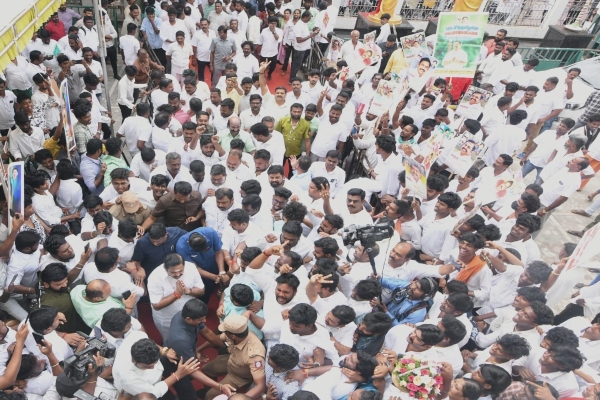Edappadi Palaniswami led aiadmk party has become weak?