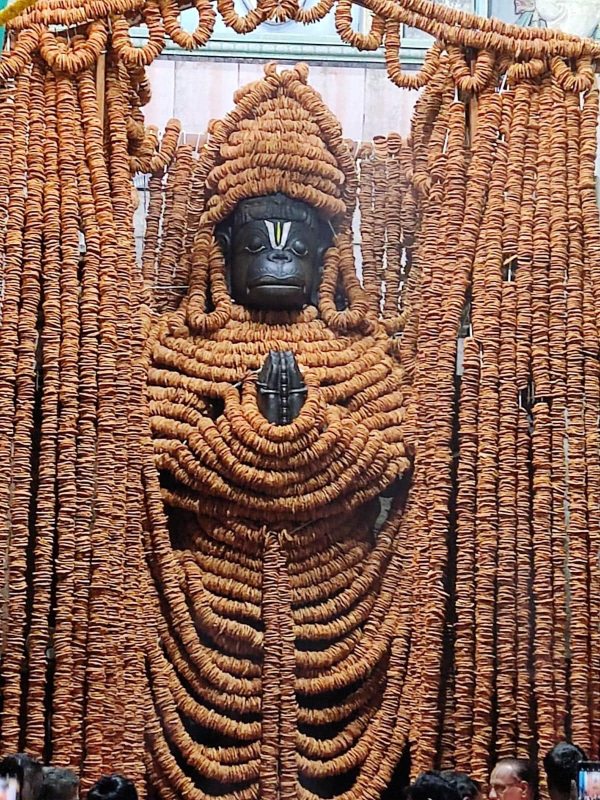 Hanuman jayanti celebrations in Tamil Nadu 100008 vadai malai wear Namakkal Anjaneyar 