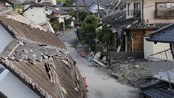  Japan Residents Asked To Run when the First Tsunami Waves Hit Japan After earthquake