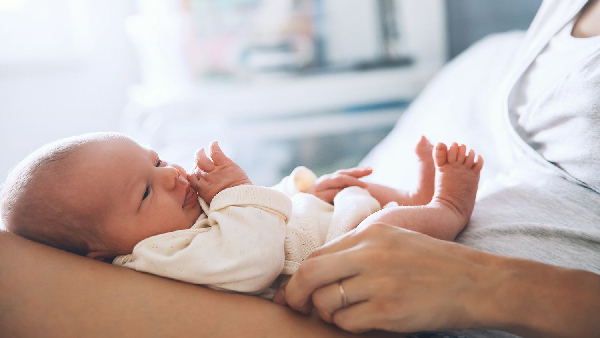 Dr Farook Abdulla says about gaining of weight for new born 