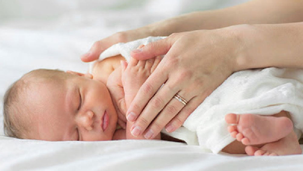 Dr Farook Abdulla says about gaining of weight for new born 