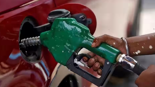 It is expected that oil companies may decide to reduce the prices of petrol and diesel by 10 rupees It is expected that oil companies may decide to reduce the prices of petrol and diesel by 10 rupees