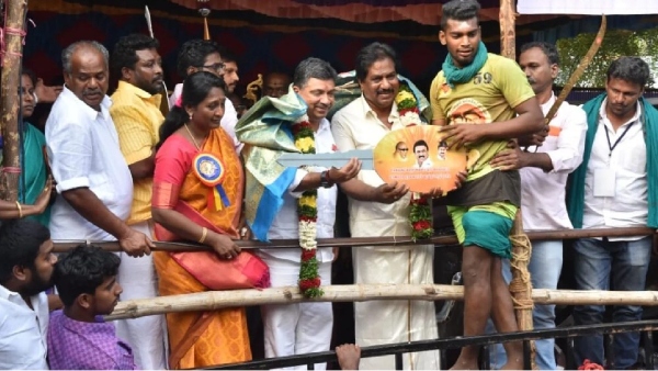 Alanganallur Jallikattu End Karthik first prize win the Car 