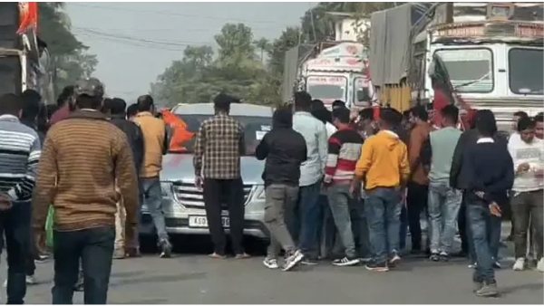 Rahul Nyay Yatra: Jairam Rameshs car attacked by BJP Cadres in Assam Rahul Nyay Yatra: Jairam Rameshs car attacked by BJP Cadres in Assam