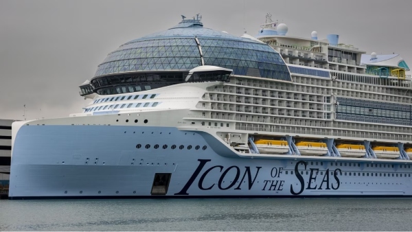 world largest cruise ship Icon of the Seas embarking on its first journey 