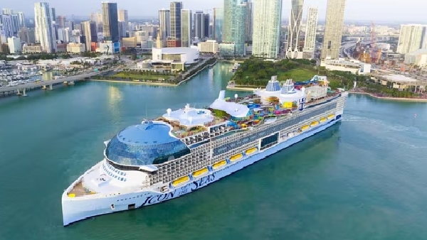 world largest cruise ship Icon of the Seas embarking on its first journey 