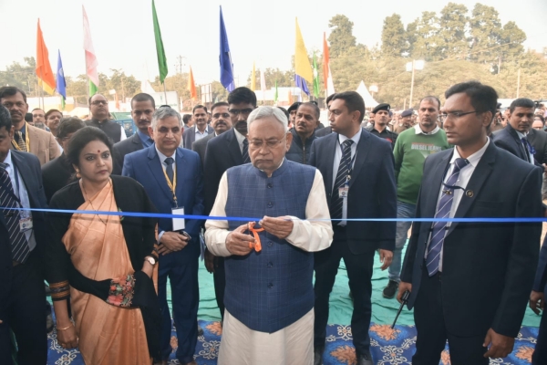 Why is the central government reluctant to conduct a caste-wise census?