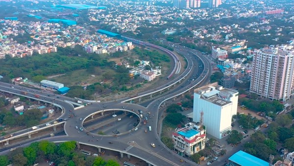 Motorists fined for passing one lane under Chennai Tirumangalam padi flyover Motorists fined for passing one lane under Chennai Tirumangalam padi flyover